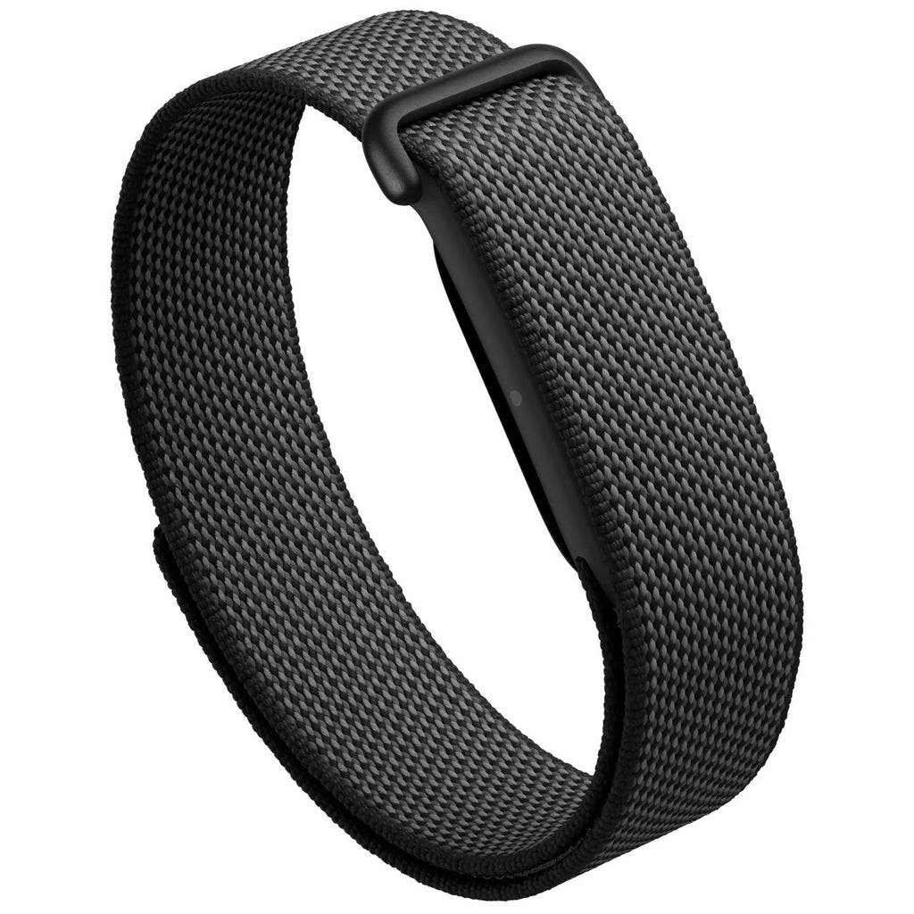 Google Fitbit Air أسود Obsidian بخلفية بيضاء
